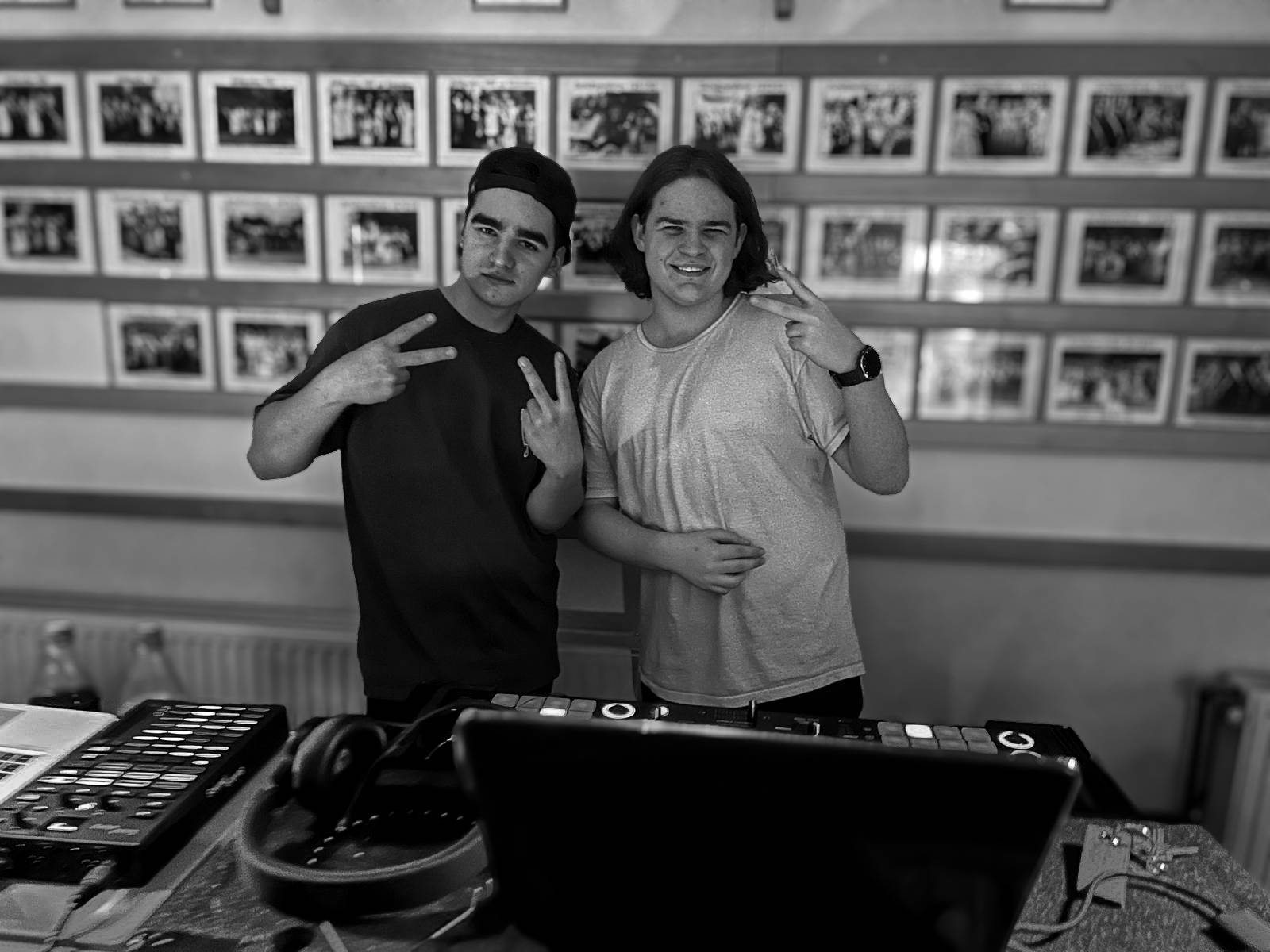 Timo und David beim DJ Setup